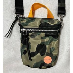 shortyLOVE Camo Crossbody Bag in Green